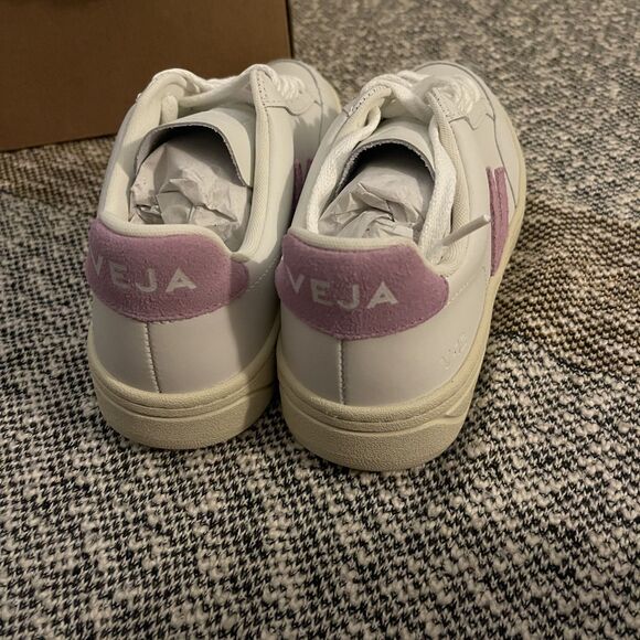 Veja V-12 Leather - Extra White Orchid - US 5 / EUR 36 - Picture 3 of 8